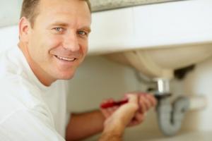 a Diamond Bar plumbing contractor is installing a new sink